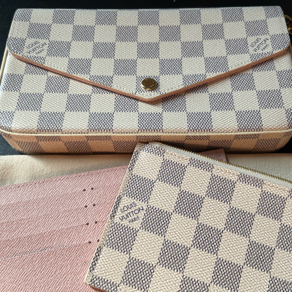 COPY - New*** W/ BOX AUTHENTIC Louis Vuitton Félicie Pochette New With Felt N40…